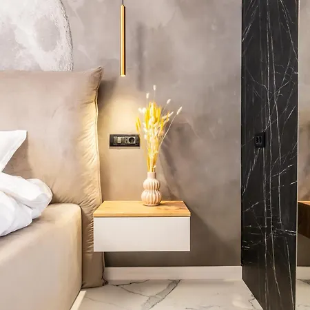 Sophisticated - Old Town & Calea Victoriei Бухарест