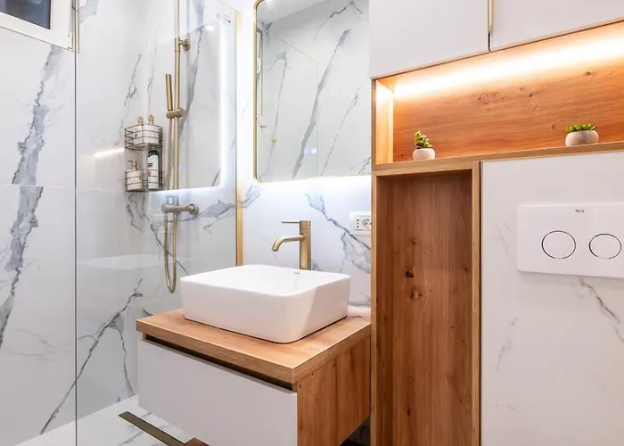 Sophisticated - Old Town & Calea Victoriei Бухарест