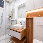 Sophisticated - Old Town & Calea Victoriei Бухарест