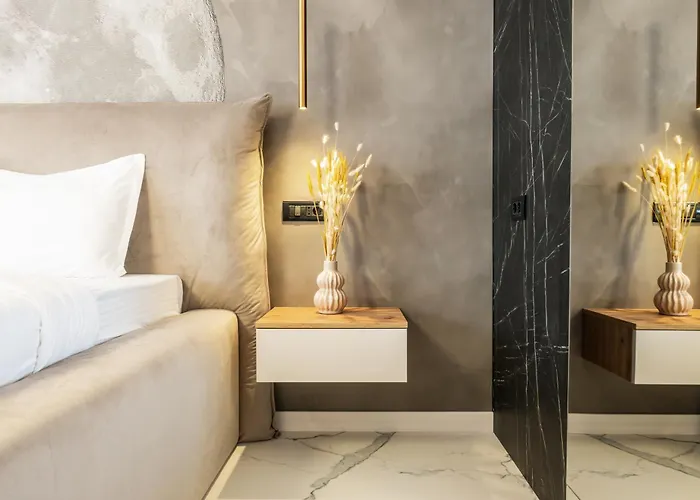 Sophisticated - Old Town & Calea Victoriei Daire